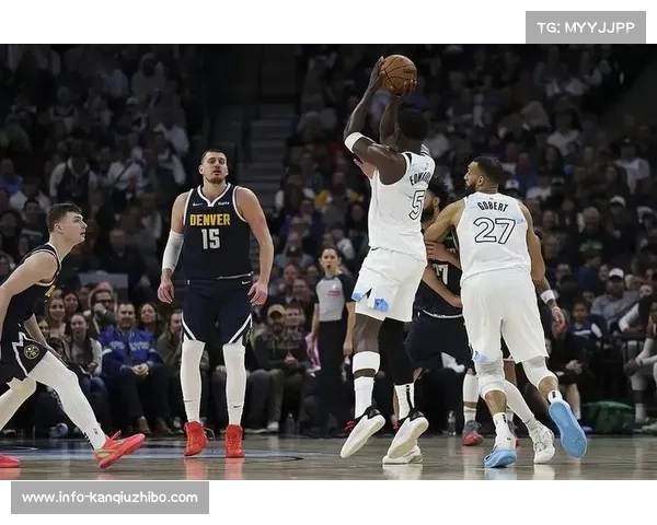 戈贝尔约基奇篮下卡位，掘金森林狼身体对抗激烈